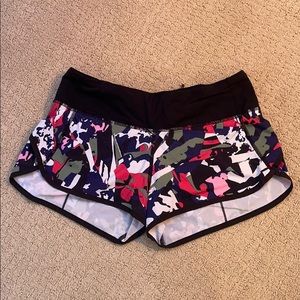 Lululemon patterned Speed Up Short 2.5”